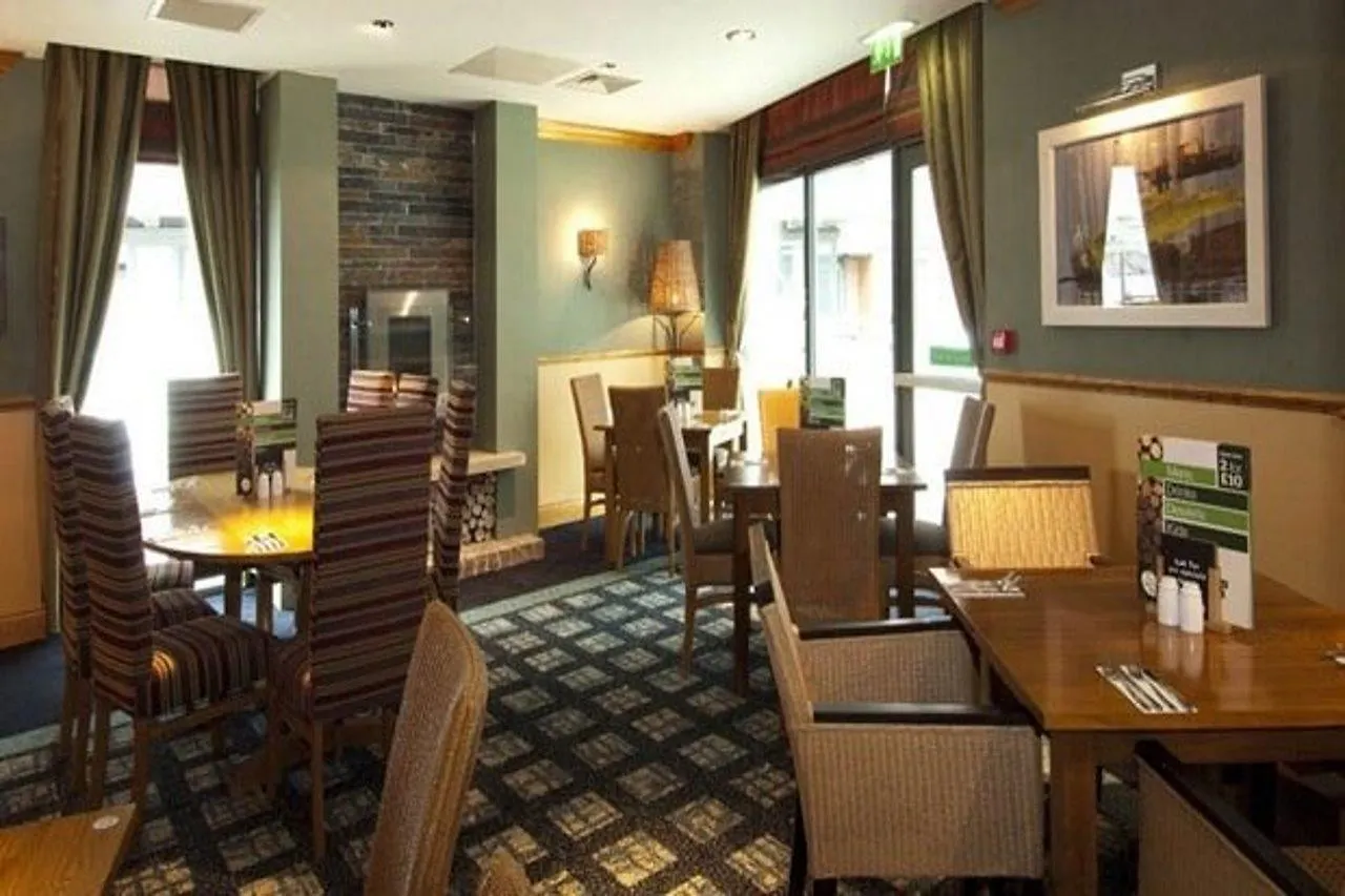 Premier Inn Edinburgh East Hotel